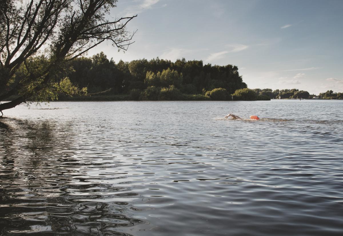 Dry bag tijdens het zwemmen